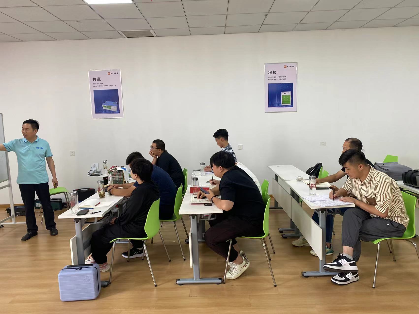新能源行業新機遇：鉛酸電池修復與鋰電池維修