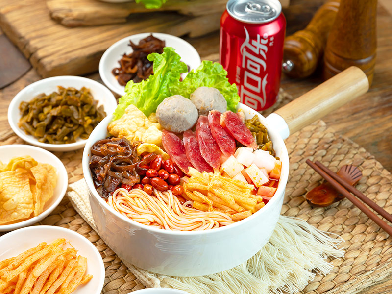 開一個朱小小螺螄粉店適合新手創(chuàng)業(yè)嘛？